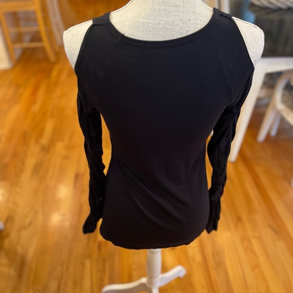 💜 5 for $25 or 3 for $18 XCVI black cold shoulder long sleeve tee - Picture 3 of 7